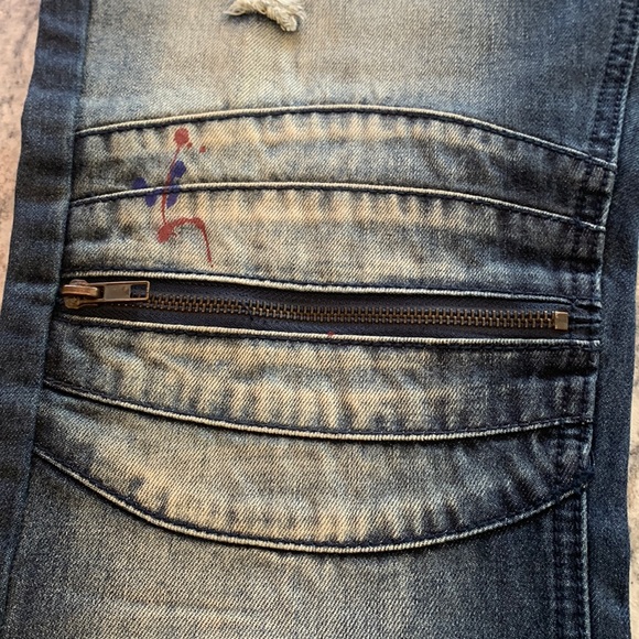 Distressed jeans - Picture 5 of 13